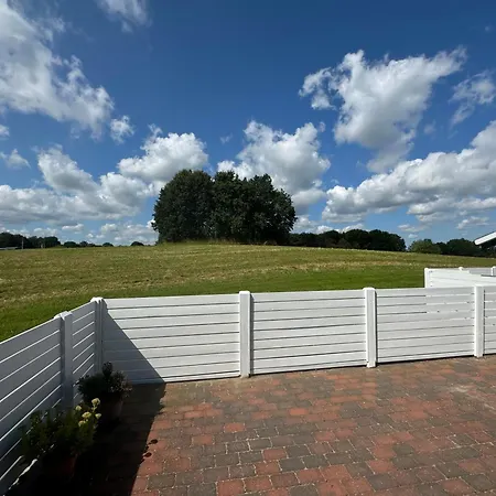 Lojt Village Lovely With Access To Pool, Holiday home *